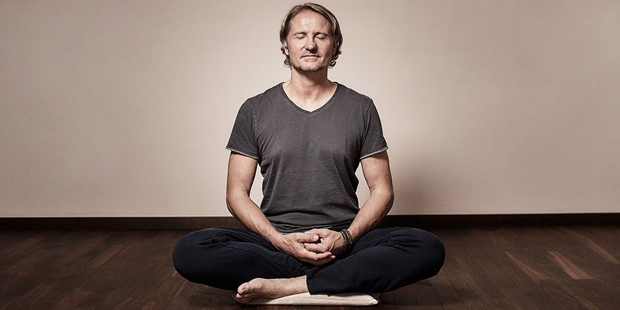 Steffen Lohrer in der Meditation